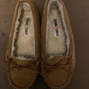 Minnetonka size 6 furry warm brown moccasins
